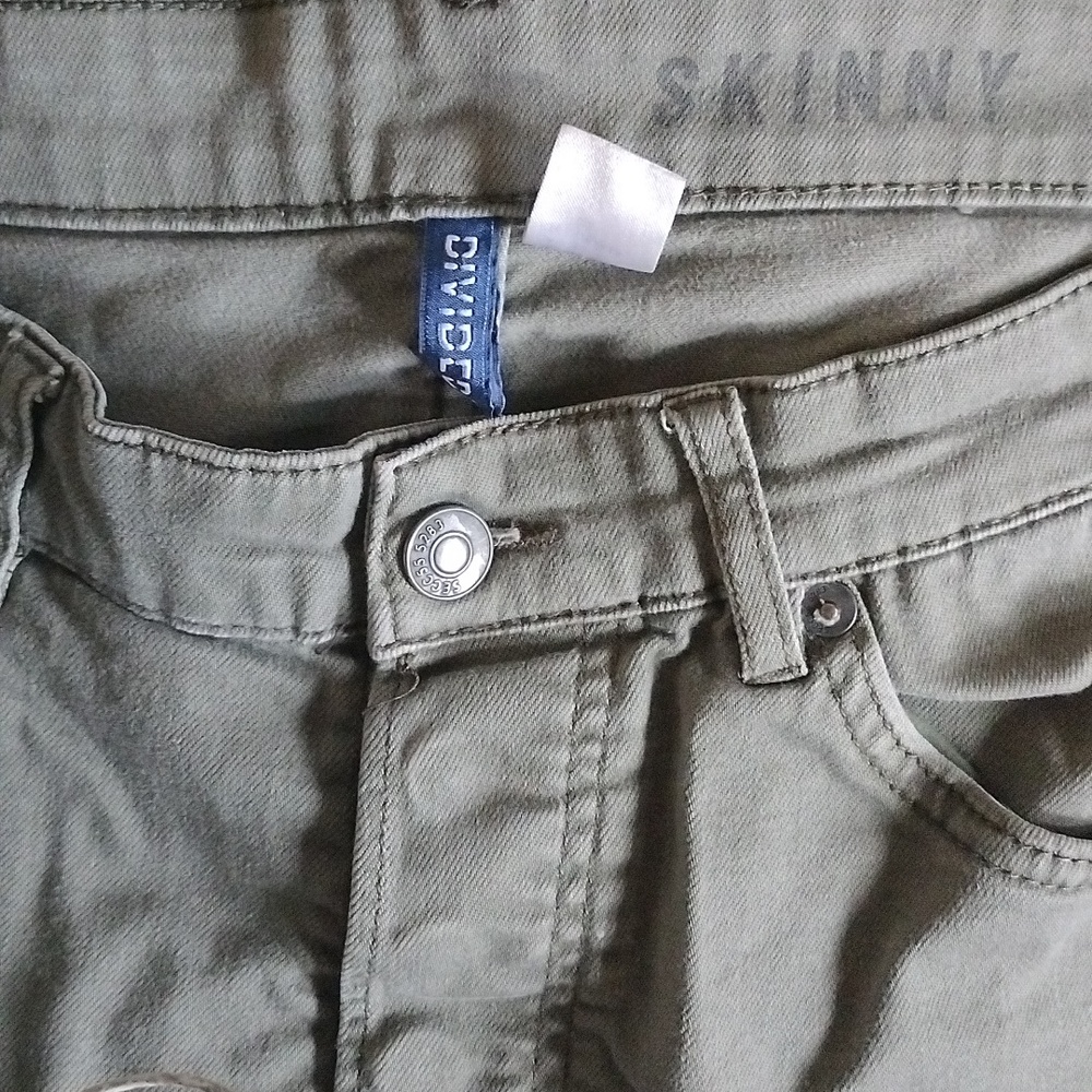 Divided jeans